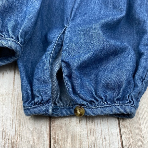 🌺$5  
Universal Thread Chambray Peplum Long Sleeve Top- S - Picture 8 of 12